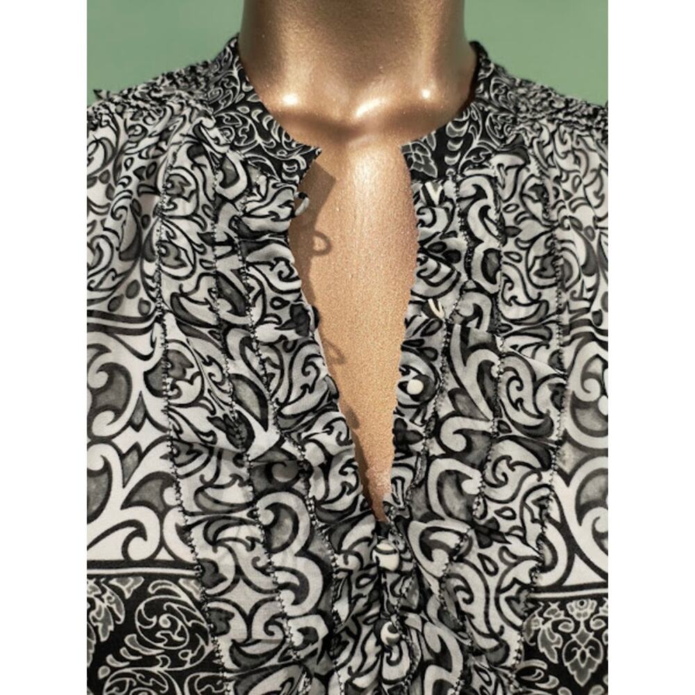 White House Black Market Blk & Wht Sleeveless Ruffled Top with Button Neck, Sz S - Picture 2 of 5